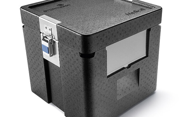 Una caja negra aislante que contiene bolsas intravenosas y baterías de refrigeración