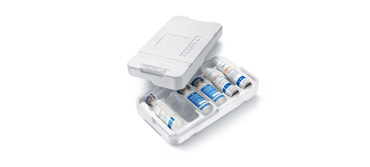Productos médicos en un embalaje protector blanco hecho a medida de EPS reciclado